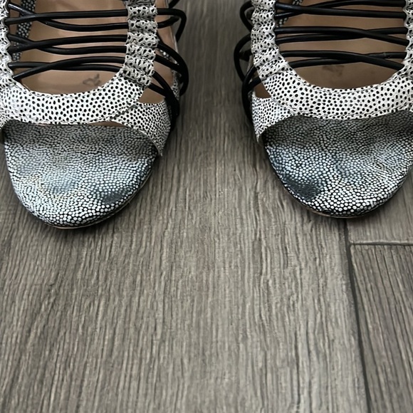 L.A.M.B. GRAY RAIVYN OPEN STILETTO PEEP TOE HEELS, SIZE 10M Platform Height3 in - Picture 5 of 8